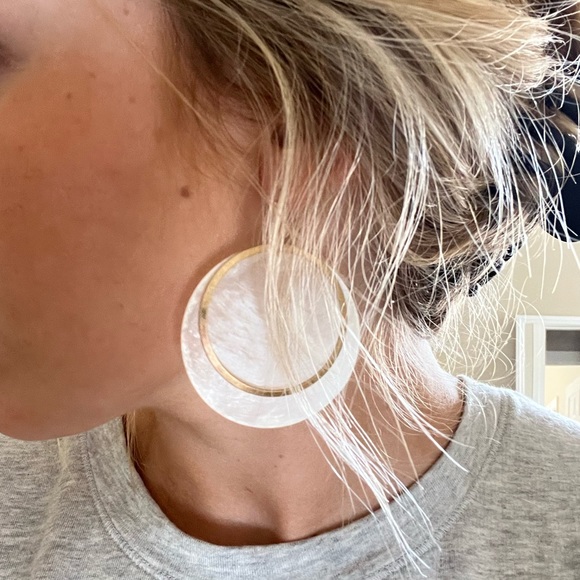 Shell earrings : perfect for summer outfits - Picture 2 of 2